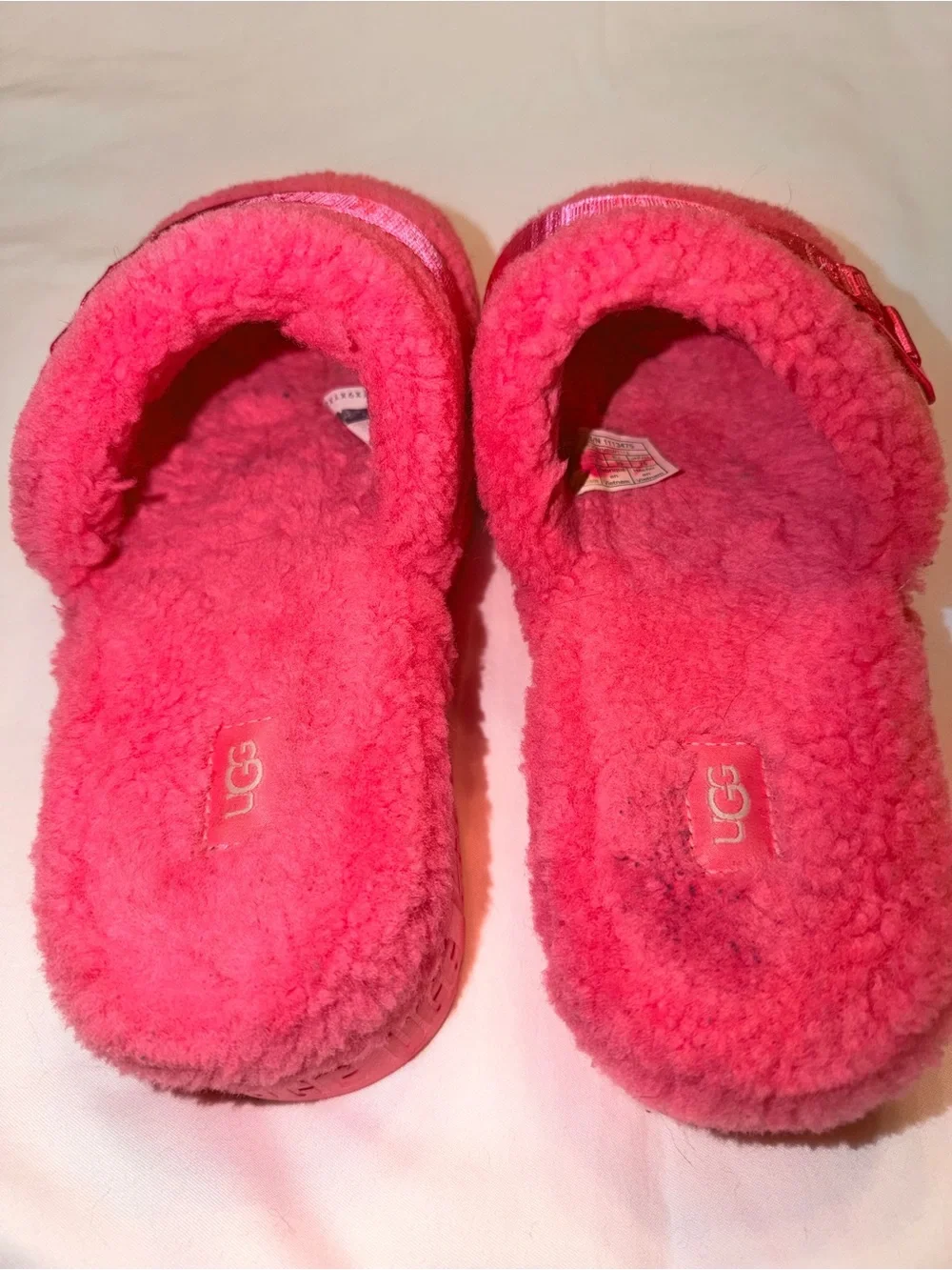 UGG Fluffita Slides in Taffy Pink • Women’s Size 8